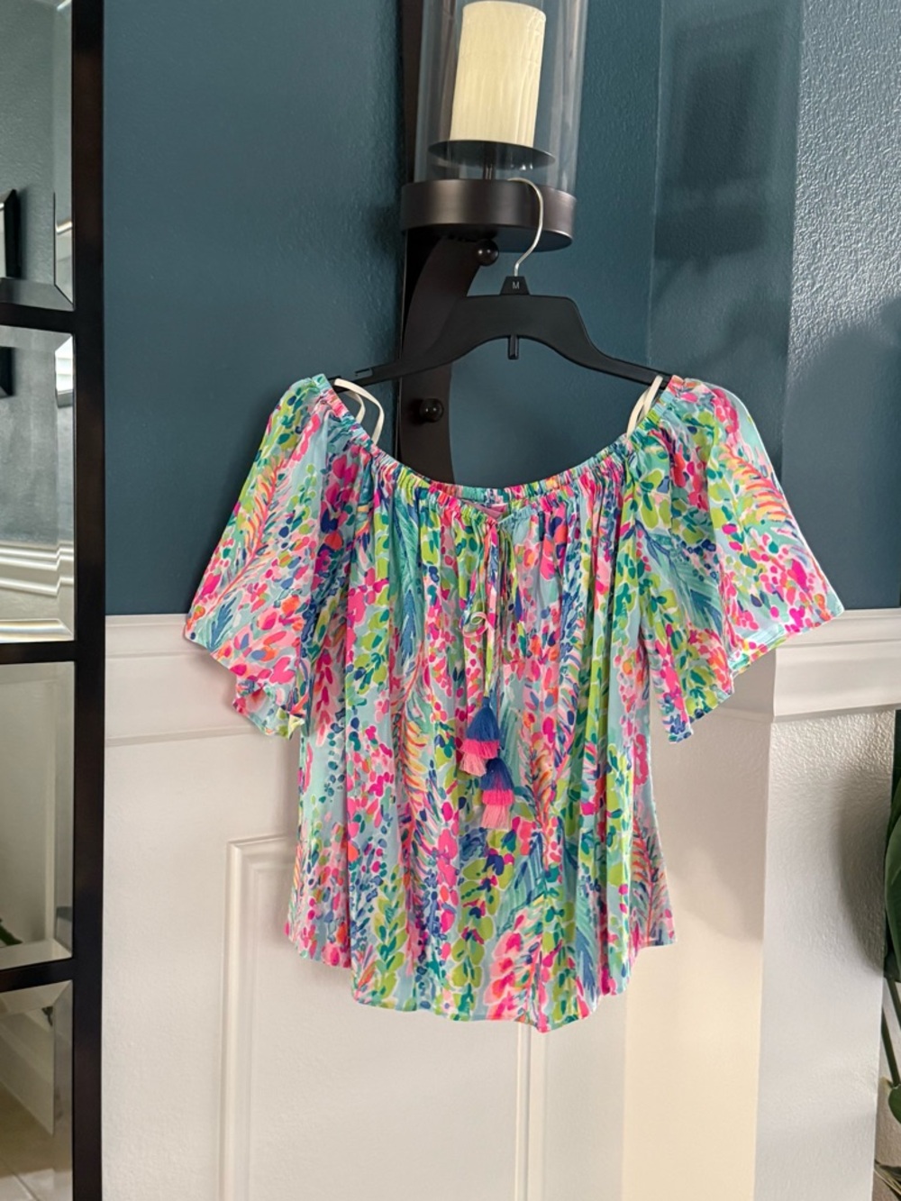 Like new look unworn Lilly Pulitzer off the shoulder top size medium.